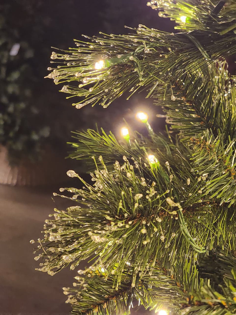 ÁRVORE PINHEIRO SINCELO 300 LEDS BICOLOR 860 GALHOS 2,10CM BIVOLT