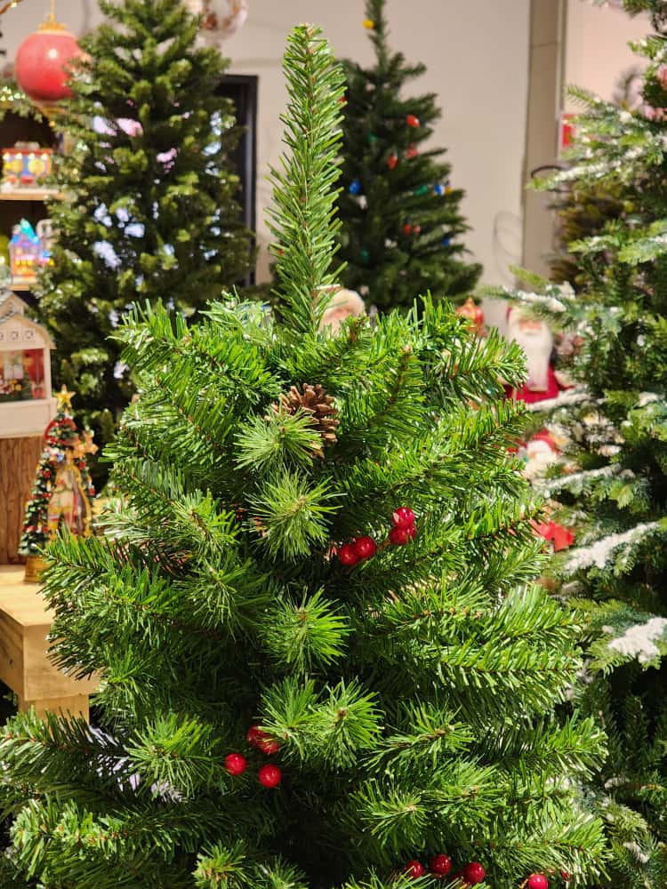 ÁRVORE PINHEIRO BERRY E PINHA 530 GALHOS 1,50CM