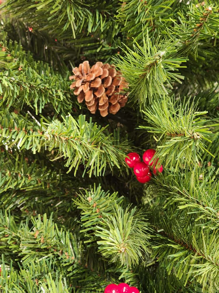 ÁRVORE PINHEIRO BERRY E PINHA 810 GALHOS 1,80CM